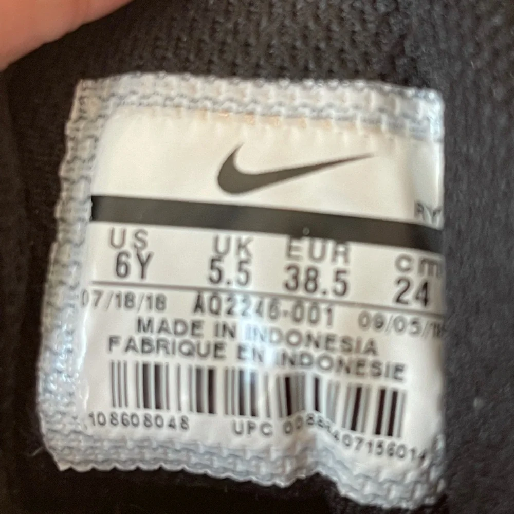 🥾 Nike Girl’s Flex Experience 8 Black Running Shoe - Size 6 Girl’s Youth Op